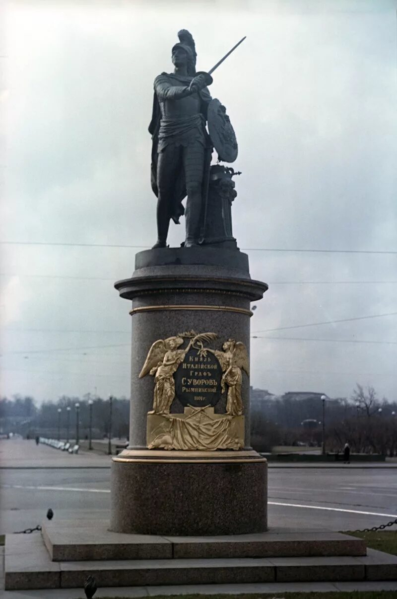 Какому великому полководцу установлен данный памятник. Памятник суворову козловский 1801. михаил иванович козловский памятник суворову. памятник суворову в санкт петербурге козловский. памятник александру васильевичу суворову в санкт-петербурге.