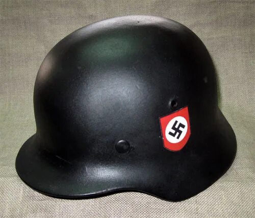 Шлем м35 СС олива. Каска м64 Рейх. Немецкая каска СС. Черная каска СС.