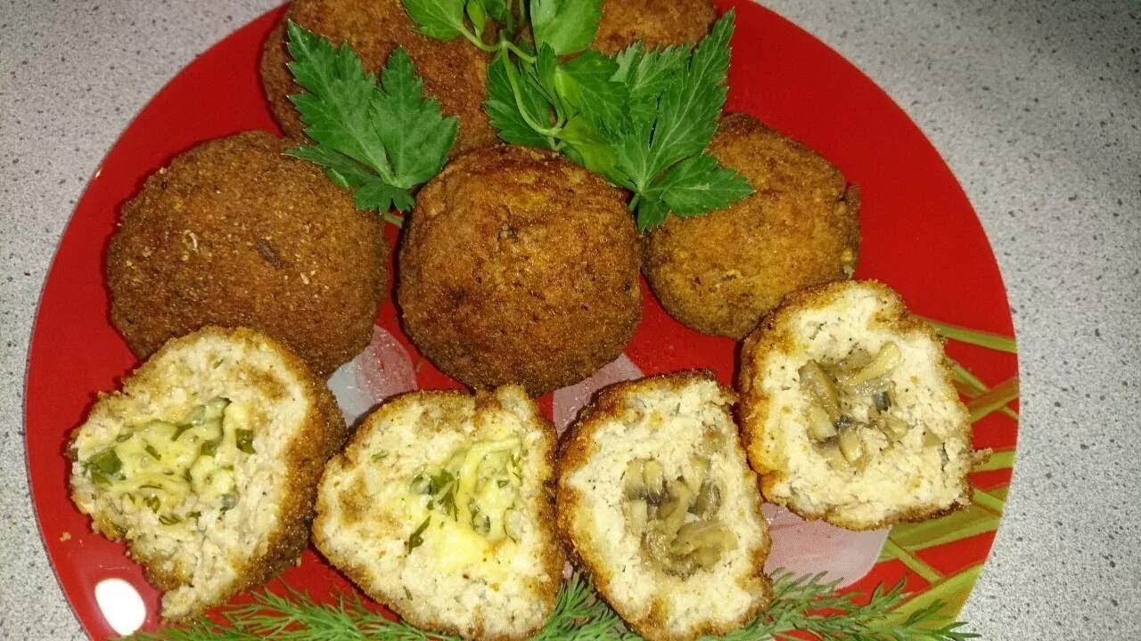 Крокеты куриные как готовить. Крокеты с фаршем. крокеты куриные с грибами. крокеты из фарша. крокеты картофельные с грибами.