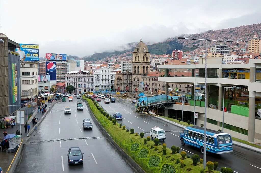 Пасет город. Ла пас. Ла-пас столица. Город ла пас Боливия. Столица Боливии ла пас или сукре.