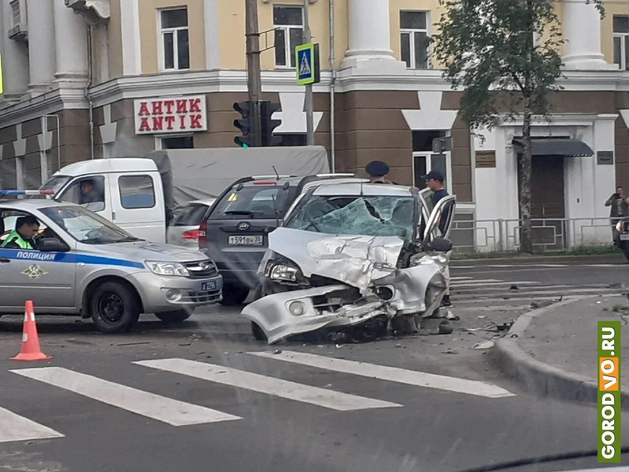 Происшествие дтп чп сегодня. ДТП Вологда за последние сутки. Авария в Вологде в центре. Авария в Вологде сегодня.