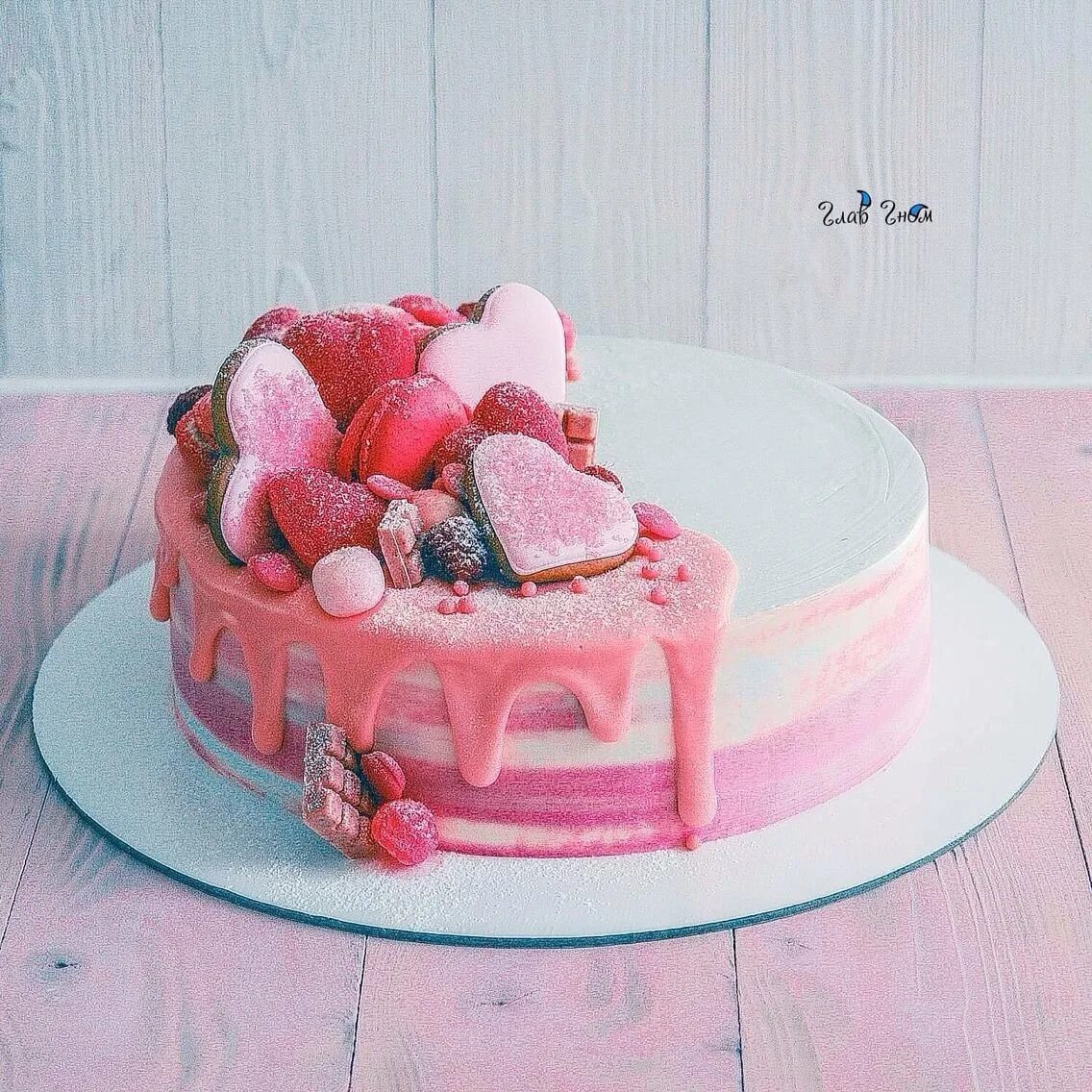 Торт для девочки крем чиз. Торт розовый крем чиз. Торт ягодный крем чиз. Украсить торт кремом чиз. Торт с малиной и кремом чиз.