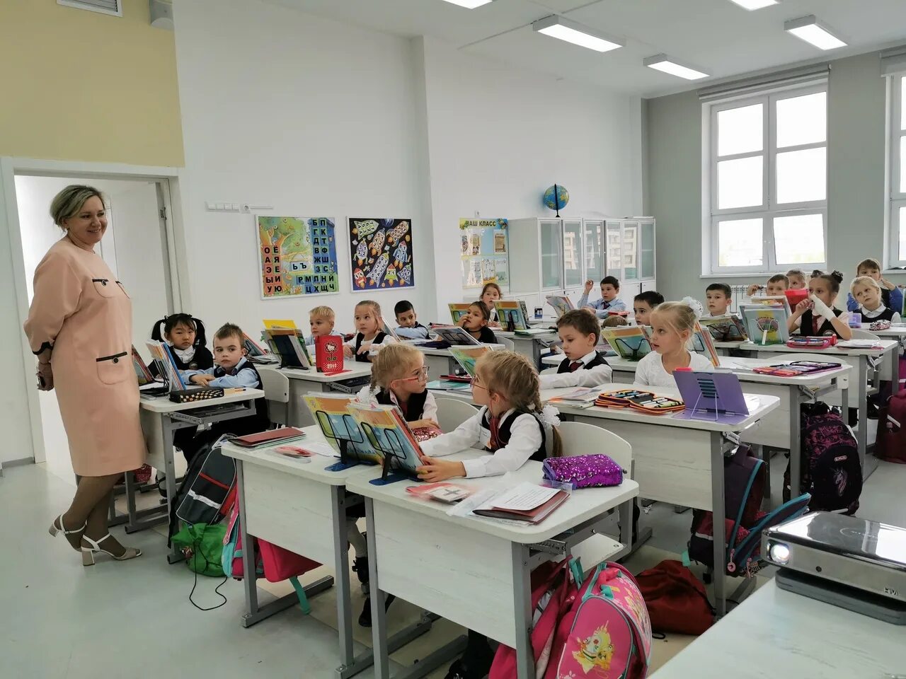 Самая большая школа в мытищи. Директор школы 8 мытищи. Частная школа галилей академическая гимназия. Сош 4 мытищи. Школа 6 мытищи 1 корпус.