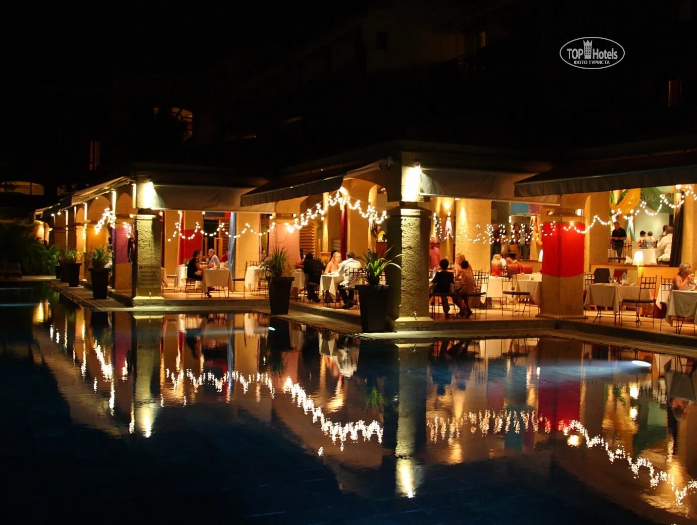 Пекин ночью фото из номера отеля. 101 dining lounge and bar дубай. One & only the palm дубай. Номер в гостинице ночью. Красивая комната в отеле.
