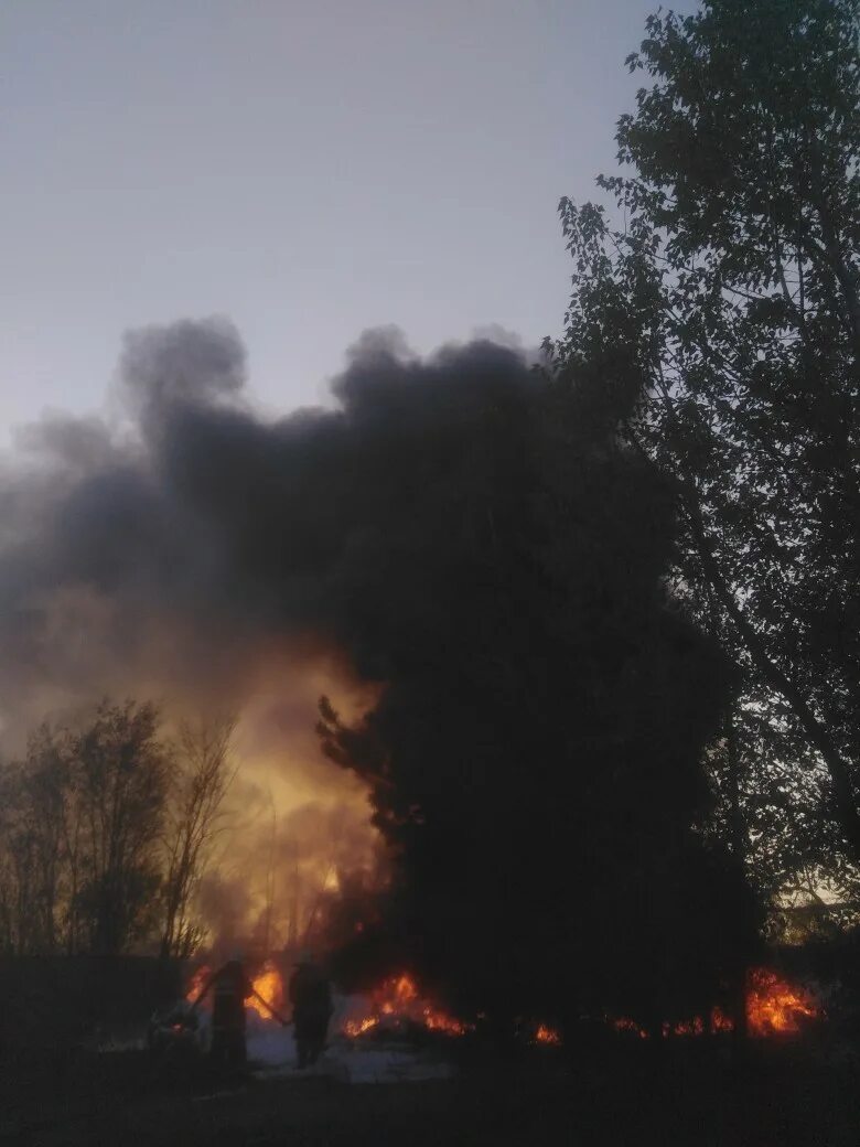 Воронеж пожар левый берег. Что горит в Воронеже. Пожар в Воронеже на левом берегу. Пожар в Воронеже сейчас.