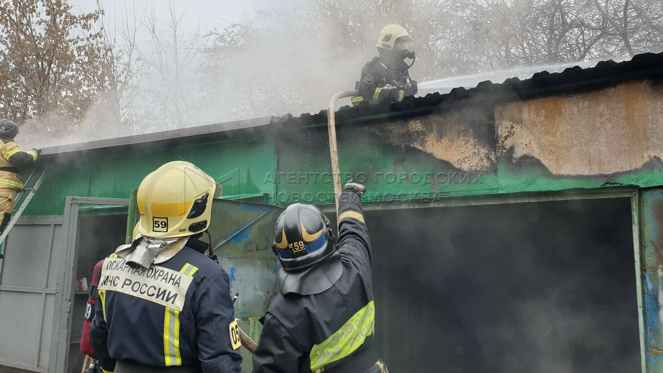 Пожар в гаражах Бибирево. Пожар в гаражном кооперативе Бибирево. Возгорания в Бибирево. Происшествия Бибирево. Московский твориться