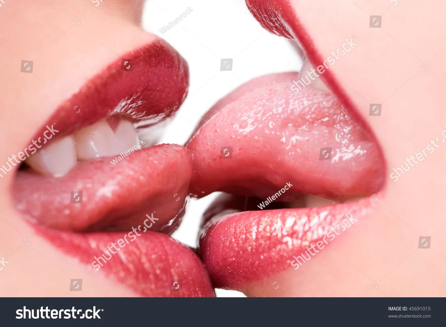 Целовать с языком. Tongue kiss videos. Matt damon kiss gif. Фото поцелуя в губы. Tongue kiss videos.