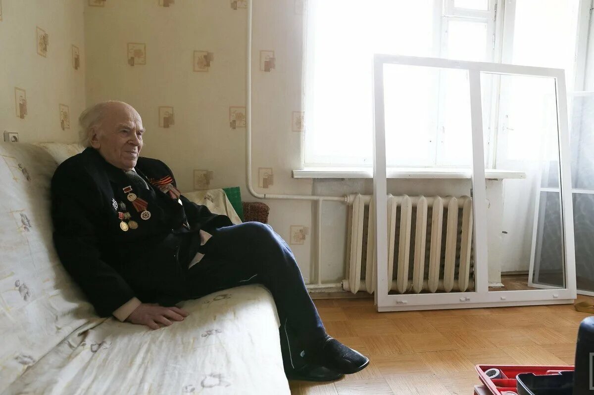 Ветерану дали квартиру. Жилье для ветеранов фото. Квартира пенсионера. Квартиры для ветеранов. Жилье для ветеранов.