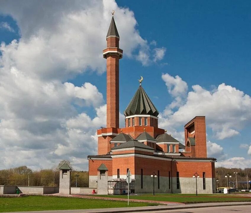 Поклонная мечеть. Московская мемориальная мечеть на поклонной горе. мемориальная мечеетьна поклонной норе. мечеть на поклонной горе москва. парк победы мемориальная мечеть.