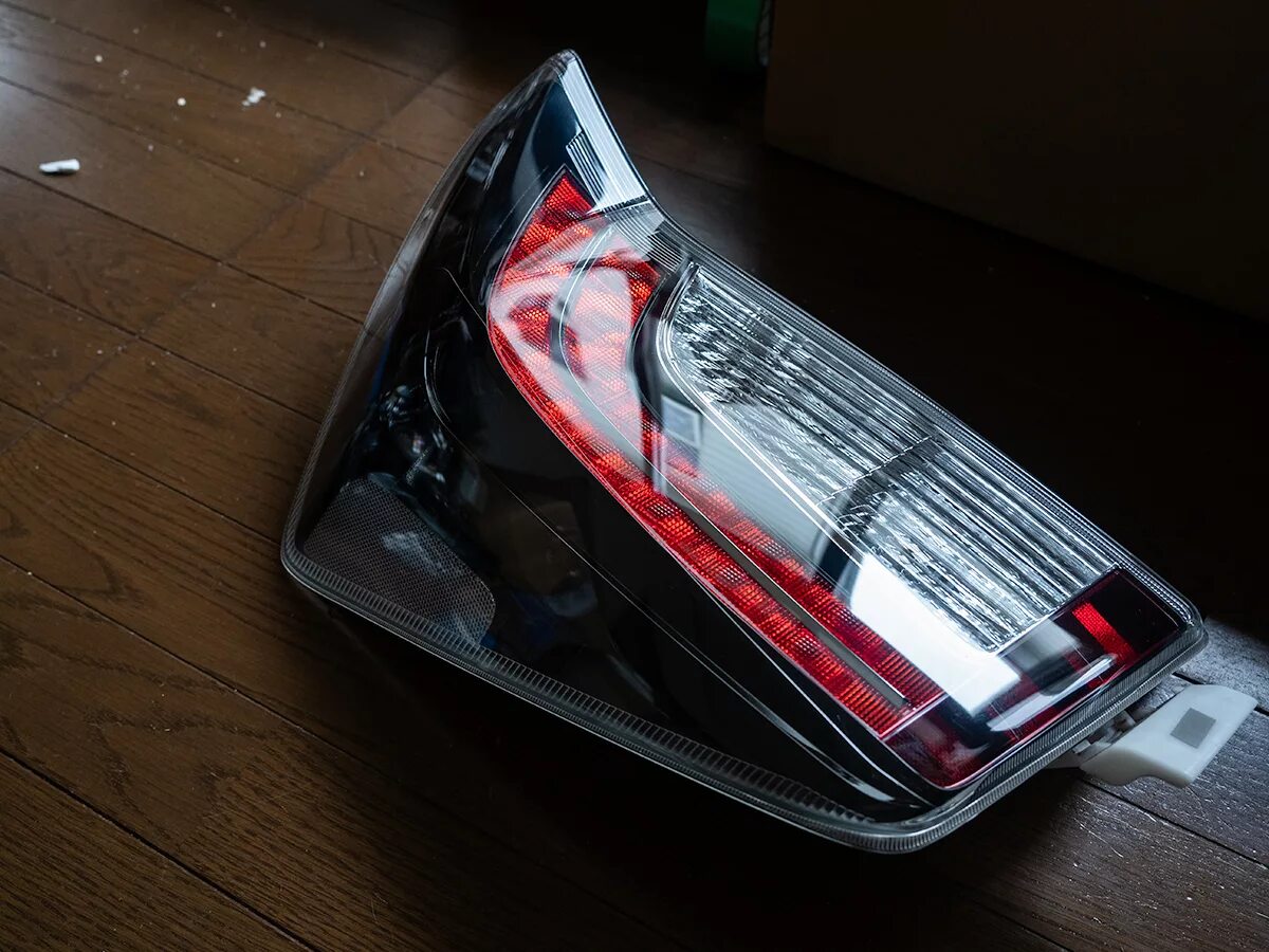 C1380 стопсигналы приус 30. Задние фонари приус. Фонарь левый toyota prius 20. Фонарь левый toyota prius 20. Задние фары приус 30.