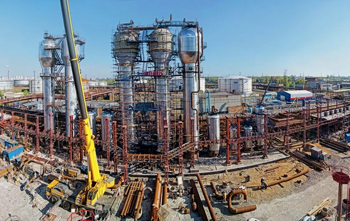 Онпз омский нефтеперерабатывающий завод. Строительство нефтяного завода. Стройка нефтезавода омск. Московский нпз евро+. Удк-1 уренгойского зпкт.