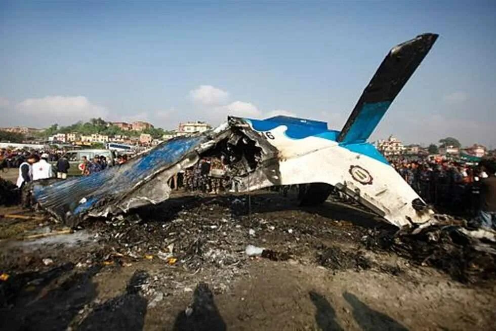 Катастрофа ssj 100 в шереметьево. Авиапробки. Av-8b harrier uk на авианосце в пилотами. После взлета самолет. Молния в самолет.