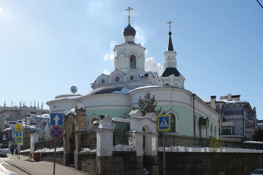 Храм на плющихе воздвижения. Храм воздвижения креста господня на чистом вражке москва. Храм воздвижения на вражке. Храм воздвижения креста господня тружеников переулок. Храм воздвижения на вражке.