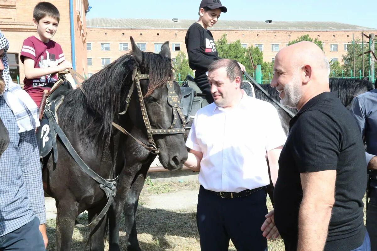Кэнди парк хасавюрт. Детский лагерь алило дагестан. Умаханов хаджимурад сайгидпашаевич. Детский реабилитационный центр в хасавюрте. Детский дом города хасавюрт.