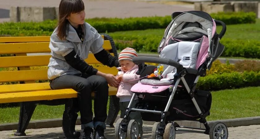 Коляска «малыш». Фотосессия ребенка в коляске. Ребенок 9 месяцев в коляске. Коляска «малыш». Ребенок в коляске.