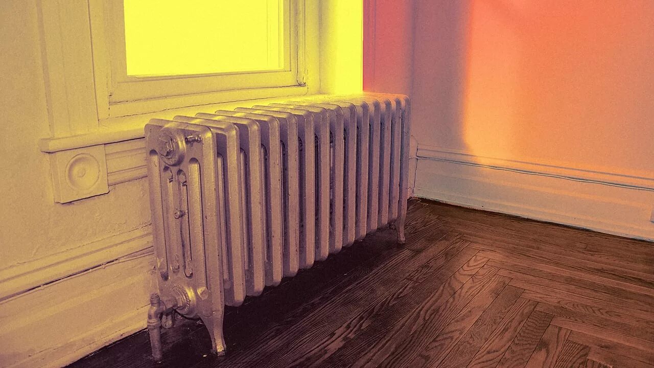 Как увеличить теплоотдачу батареи центрального отопления. Батареи отопления. радиатор отопления в квартире. чугунные радиаторы отопления. батарея центрального отопления.