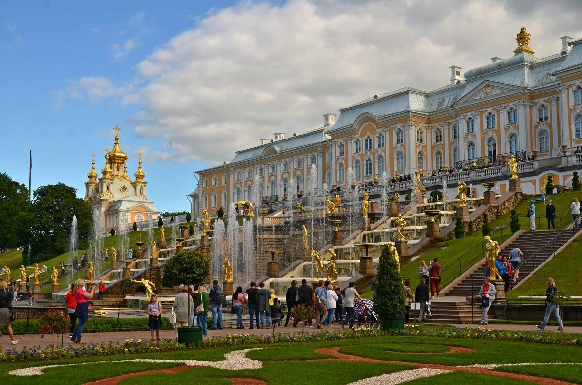 Даром саратов. Гипсовые тарелки из петергофа. Даром петергоф. Царицын павильон в петергофе. Бартоломео растрелли большой петергофский дворец.