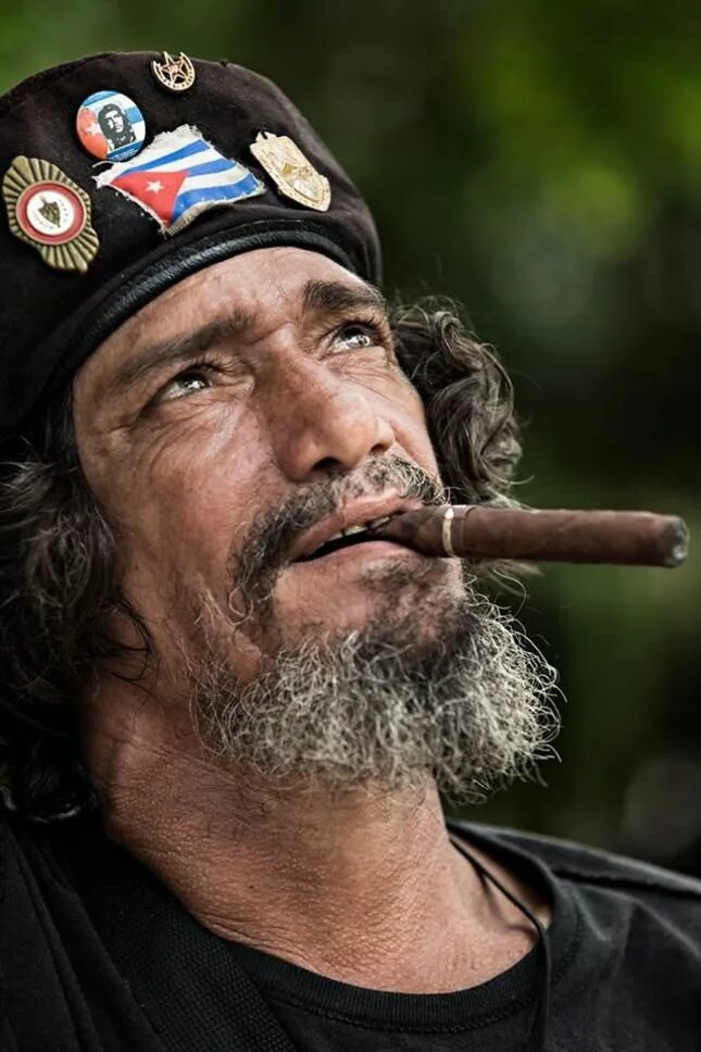 Бородатый кубинец. Кубинский мужчина с бородой. Кубинская внешность мужчин.