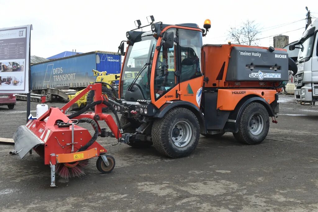 Дорожная служба пермь. Снегоуборочная машина для обочин. Дорремстрой ульяновск. Необычные снегоуборочные машины. Снегоуборочные машины красные.