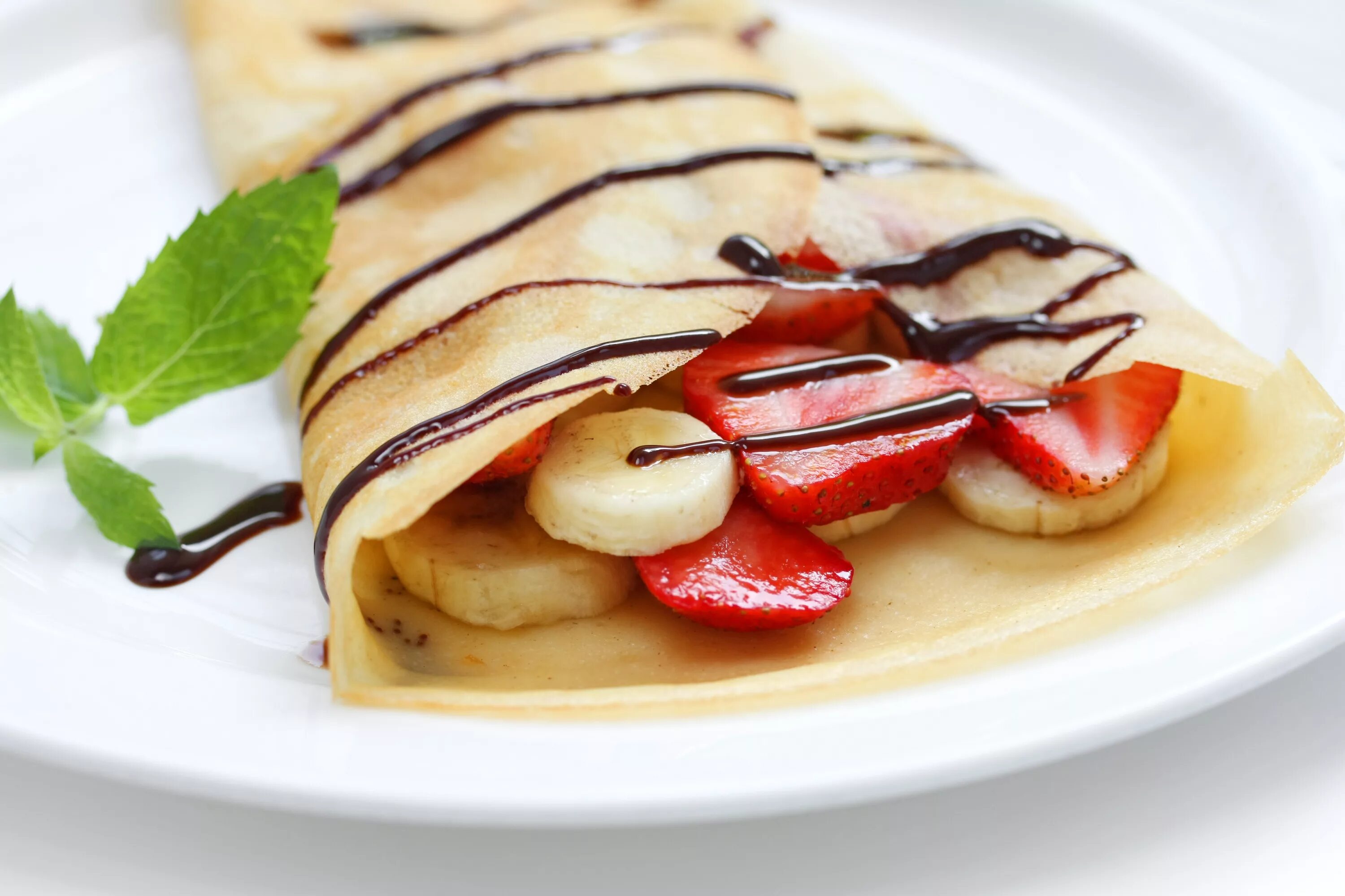 Апельсиновые крепы. Французские крепы Crepes. Крепы французские блинчики. Блины креп Сюзетт. Крепы с начинкой.