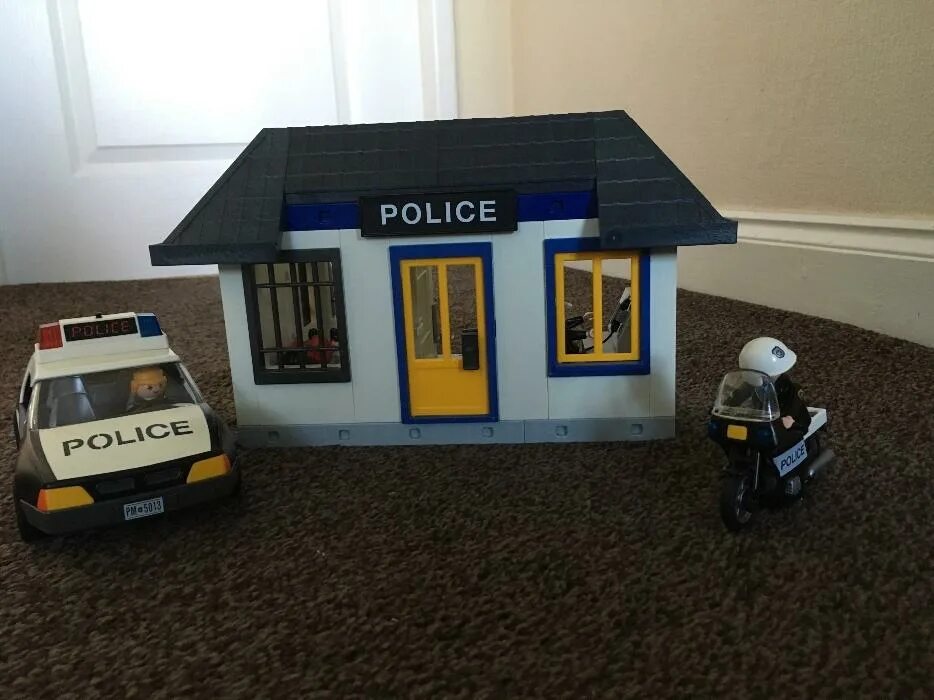 Полицейская машина в madout 2. Плеймобил swat. Развертка уаз полиция. Гонки машинки для мальчиков полиция. Уаз 469 из бумаги развертка.