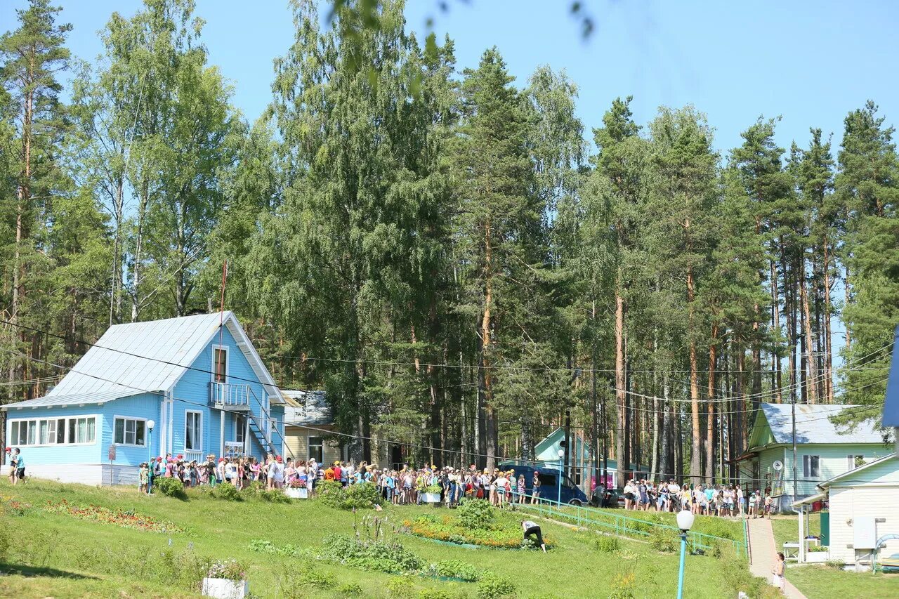 Дол ло. Лагерь Маяк Колосково Приозерский. Лагерь Маяк в Ленинградской области Приозерский район. Лагерь дол Маяк в Ленинградской области. Пионерский лагерь Маяк Ленинградская область Зеленогорск.