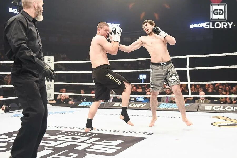 Рэймонд дэниэлс карате. Glory 16. Glory 16. Игоре эролл можаельнтк. Glory 16.