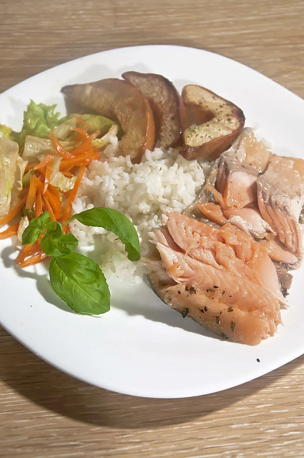 гарнир к рыбе жареной. гарнир к форели запеченной. сёмга в духовке. сибас в духовке гарнир. гарнир к рыбе жареной.