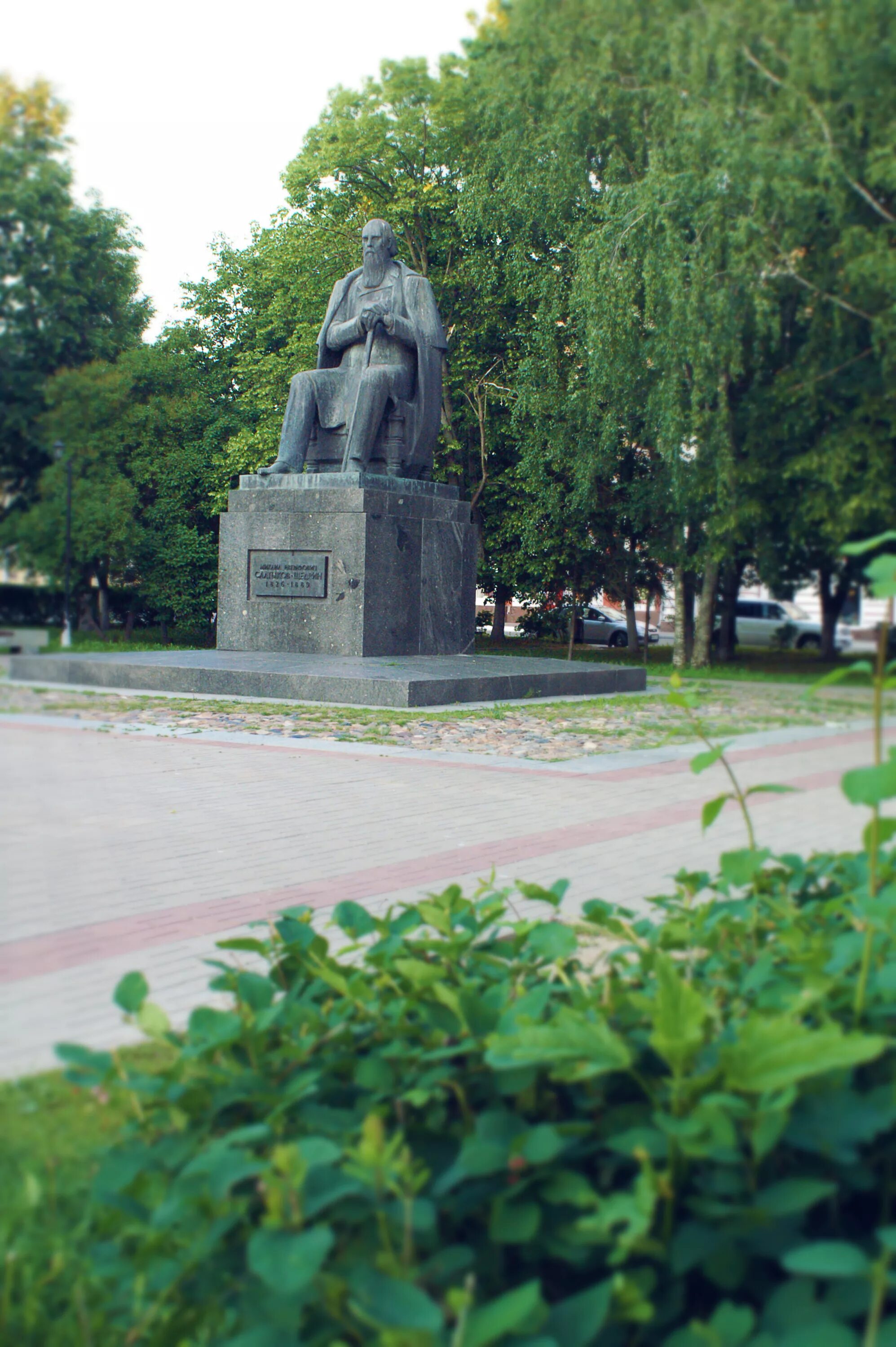 памятник салтыкова щедрина в твери. город тверь памятник салтыкову- щедрину. тверская памятник жукову. памятник м. город тверь бульвар радищева памятник михаилу кругу.