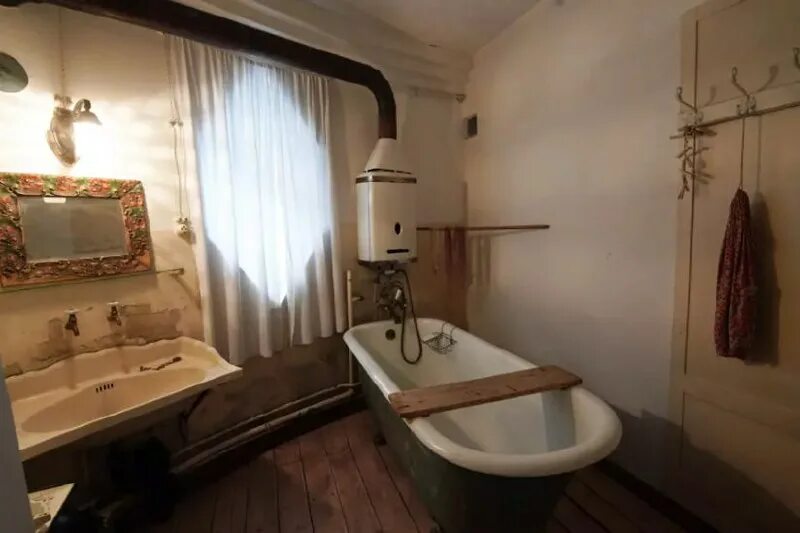 Счастливая семья. Setl group офис главный. Освободить квартиру. Девушка с коробками. Новая квартира.