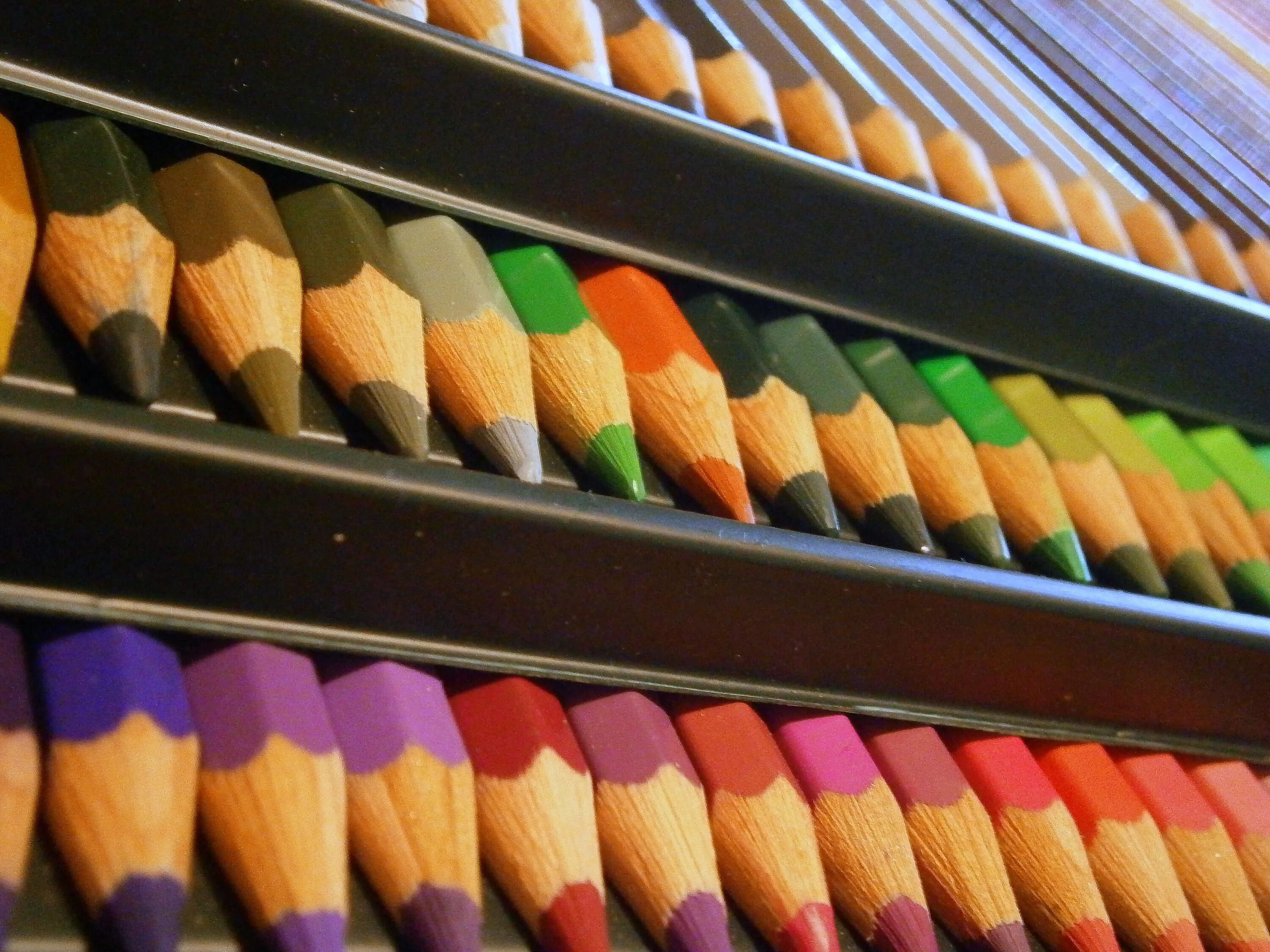 Что делают цветные. Карандаши цветные. Много карандашей. Много цветных карандашей. Куча карандашей.
