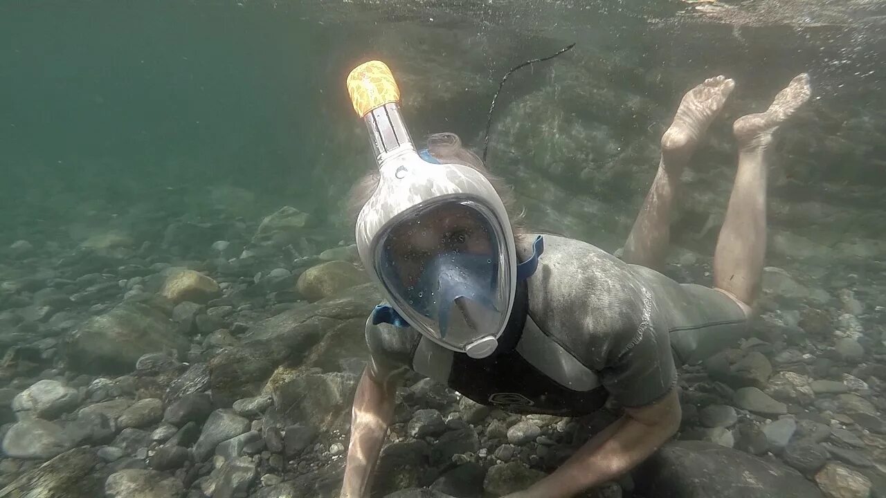 Кислородная маска для подводного плавания. Маска под водой. Трубка для акваланга. Маска для дыхания под водой.