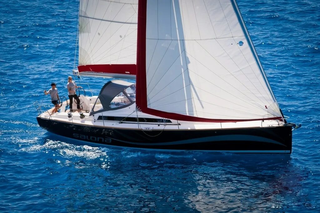Norsea 27 sailboat. Парусная лодка швертбот. Парусная яхта швертбот. Швертбот skipper 17. Одномачтовые крейсерские парусные яхты.