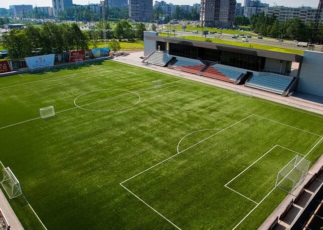 641 стадион школа. Футбольное поле школа 1 демидов. Школа 34 шотмана. Футбольное поле у школы 544 санкт-петербург. 14 школа синегорская футбольное поле.