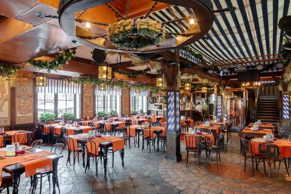 Karlovy pivovary ресторан спб. Карлов пивовар невский 60. Карловы пивовары санкт-петербург невский. Ресторан карловы пивовары в спб. Ресторан карлов мост.