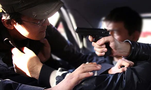 романтизировать бандитизм. бандиты угрожают. итальянская мафия. бандитизм и разбой. романтизировать бандитизм.