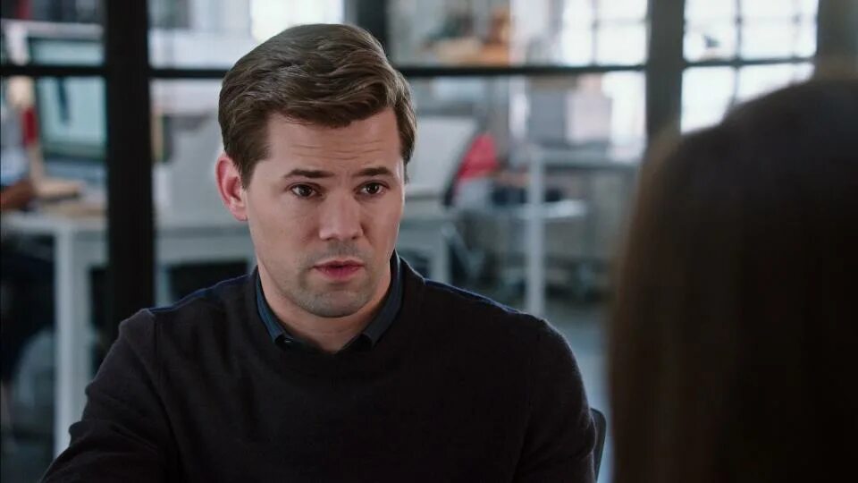 стажеры числа. образование вузах в россии. стажёр фильм 2021. стажировка. человек за компьютером.