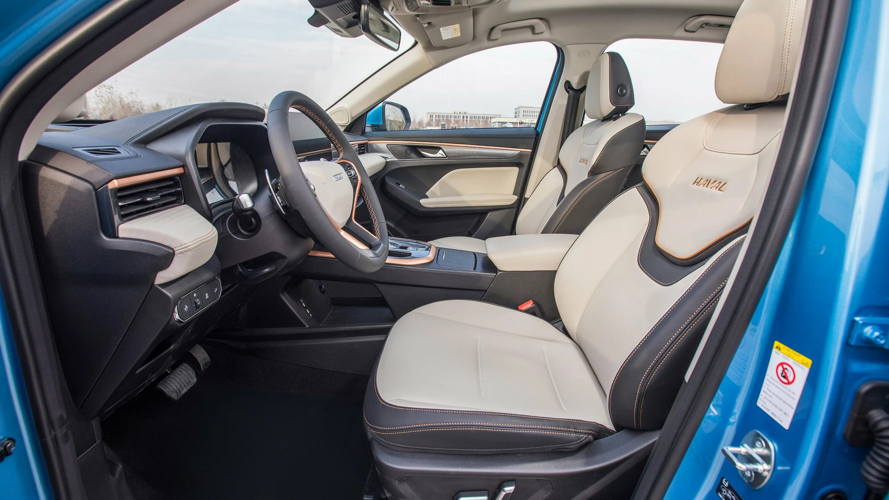 Видеорегистратор haval. Haval jolyon 2025 салон. haval jolyon 2025 белый салон. haval jolion 2025 салон. хавейл джулиан 2025.
