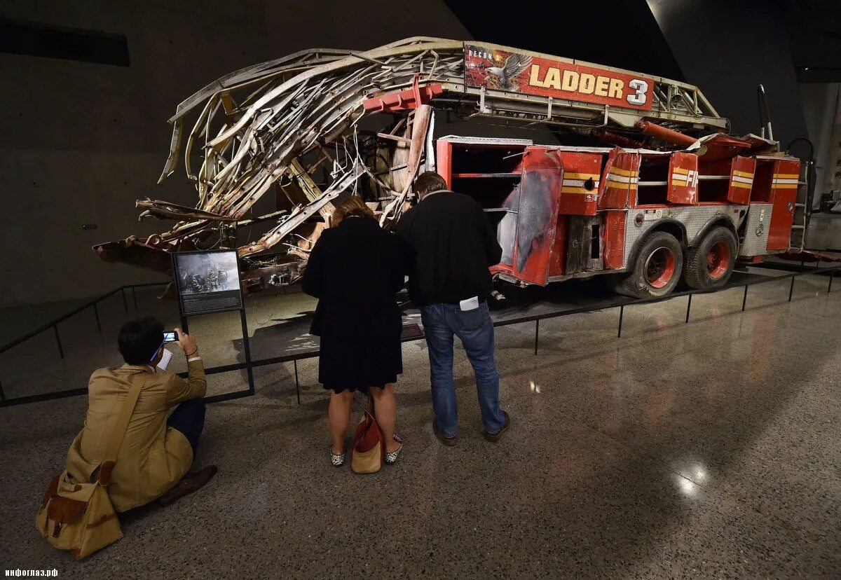 Музей 2001 годов. Мемориал 9/11 в Нью-Йорке музей. Мемориал 11 сентября в Нью-Йорке музей. Музей теракта 11 сентября в Нью-Йорке. 9 11 Мемориал музей.