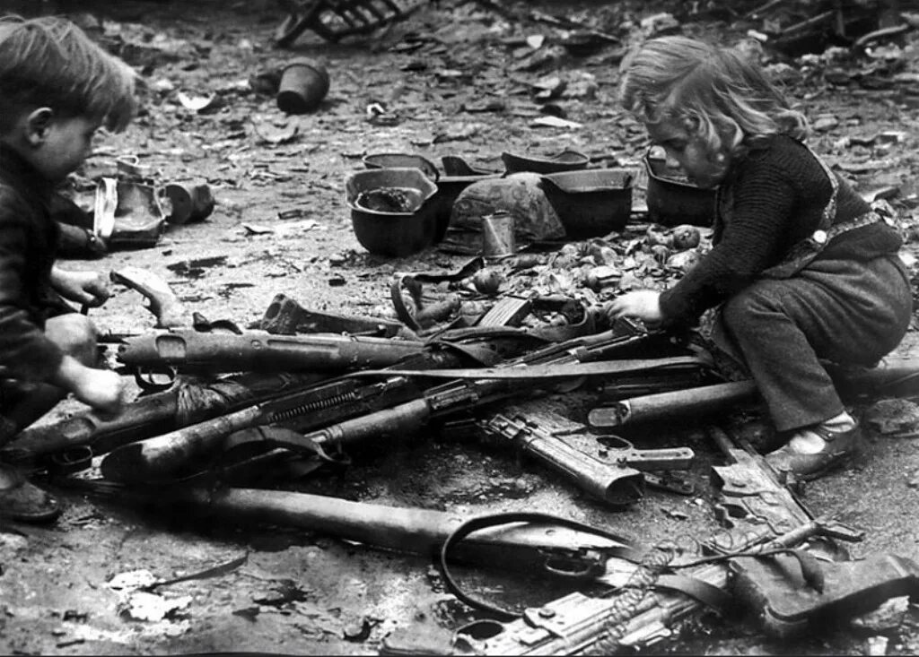 Фото детей во время войны. Немецкие дети в ВОВ 1941-1945. Германия 1945 немцы дети.