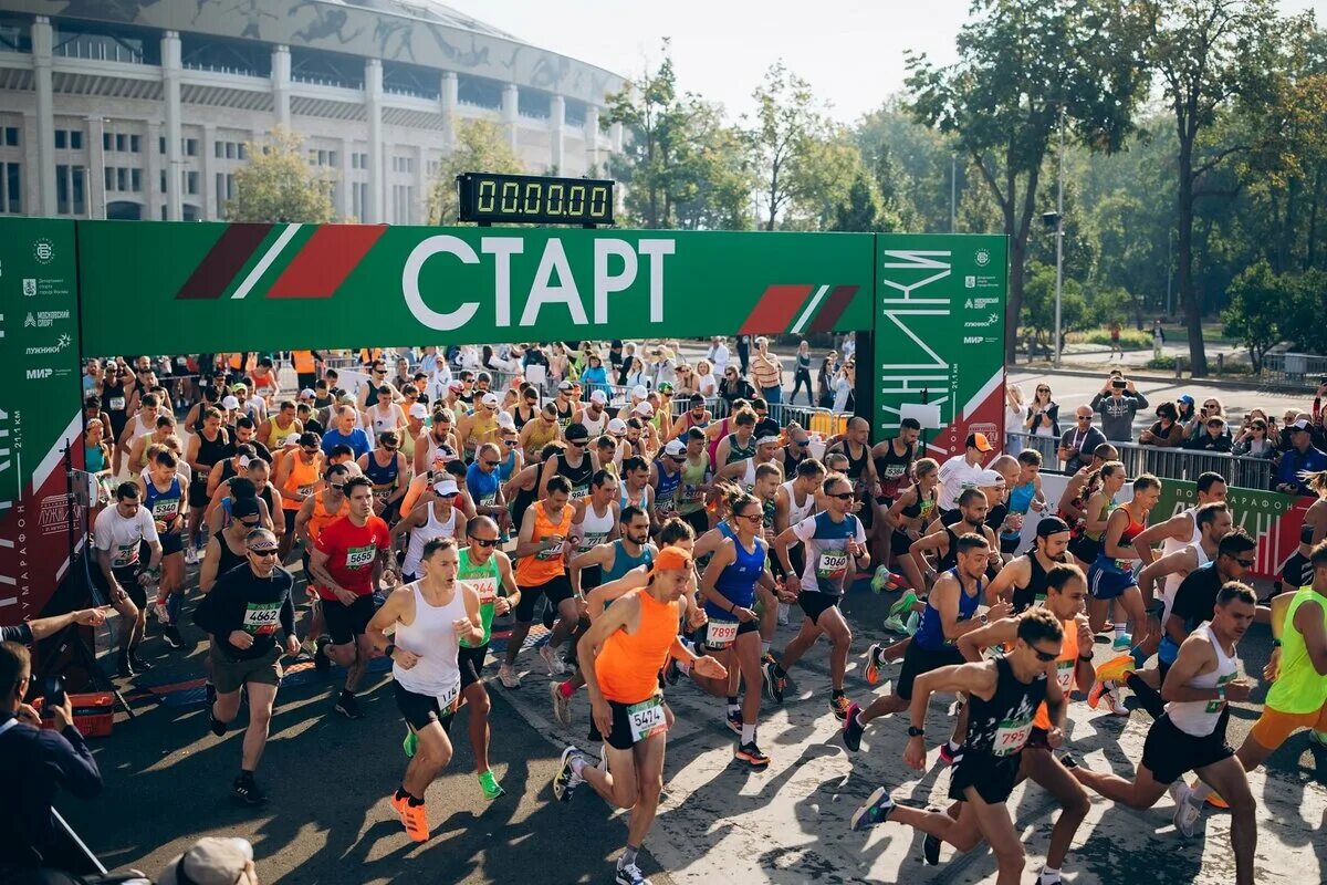 Полумарафон лужники 2023. Полумарафон лужники 2023 результаты. Полумарафон москва 2024. Марафон лужники 2023 20 августа. Московский полумарафон 2022 лужники.