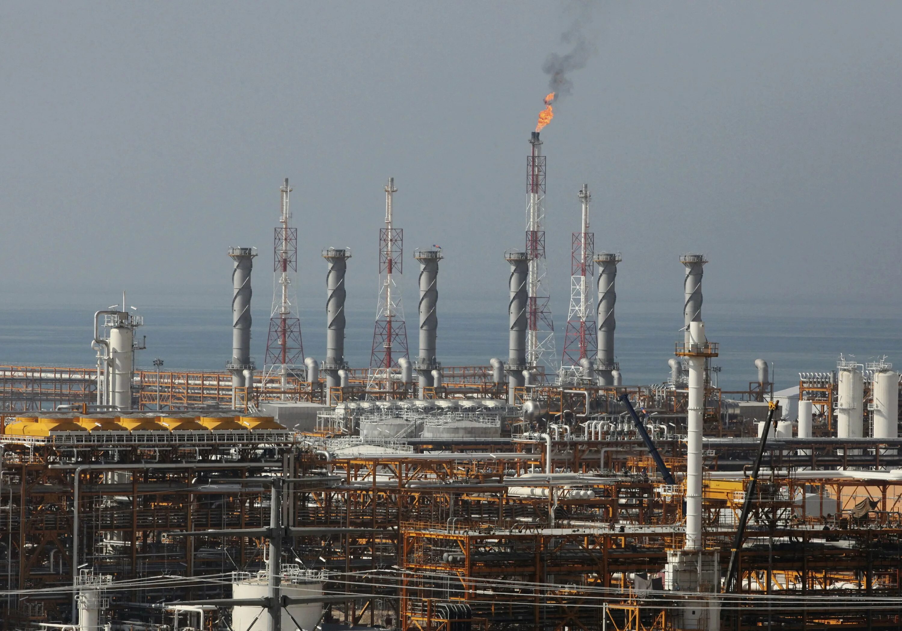 Город в иране крупный нефтедобывающий центр