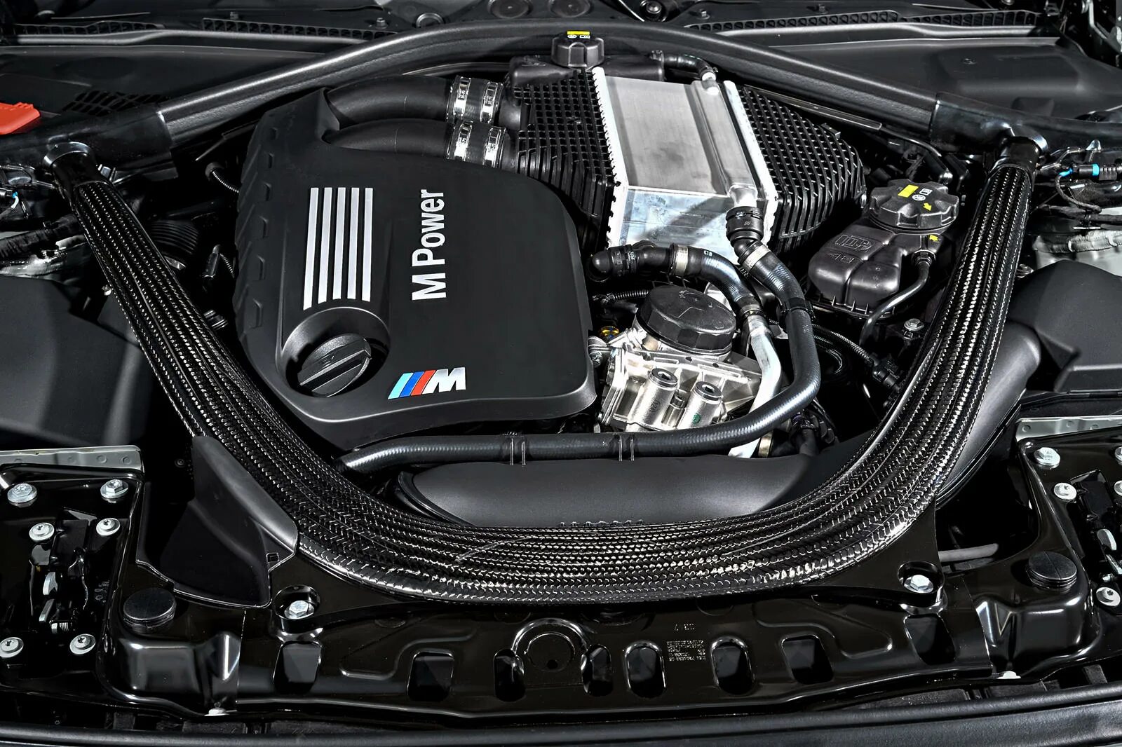 Cs performance. BMW m4 Competition двигатель. M2 CS мотор. 2020 BMW m4 CS. БМВ m2 CS 2020.