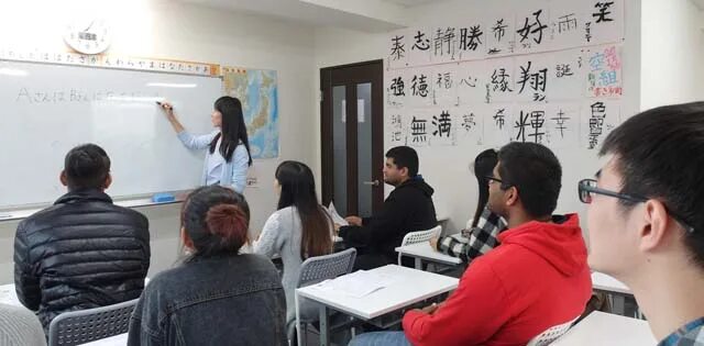 Школьный психолог в японии. Школа изучения японского языка. Japanese course. Япония курсы. Урок японского языка в школе.