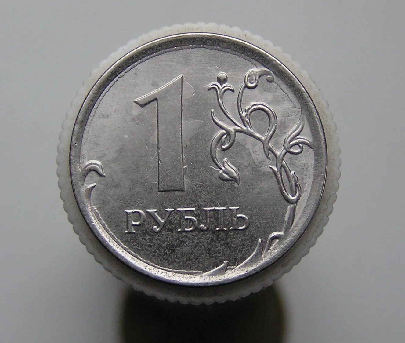 1р. Брак монеты 1 рубль. Монета 1 рубль 2014. 1 Рубль 2014 года ММД. Бракованная монета 1 рубль.