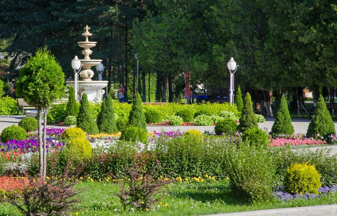 Черкесск парк зеленый остров. ПКИО зеленый остров Черкесск. Карачаево Черкесская Республика парк зеленый остров. Фонтан зеленый остров Черкесск. Зеленый парк черкесск