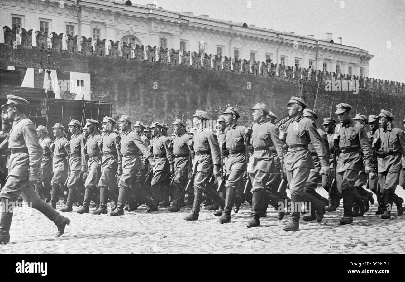 Новшество парада 1925. Москва в 1920-е. Москва 1927. Москва 1925 год фото. Парад на красной площади 1925.