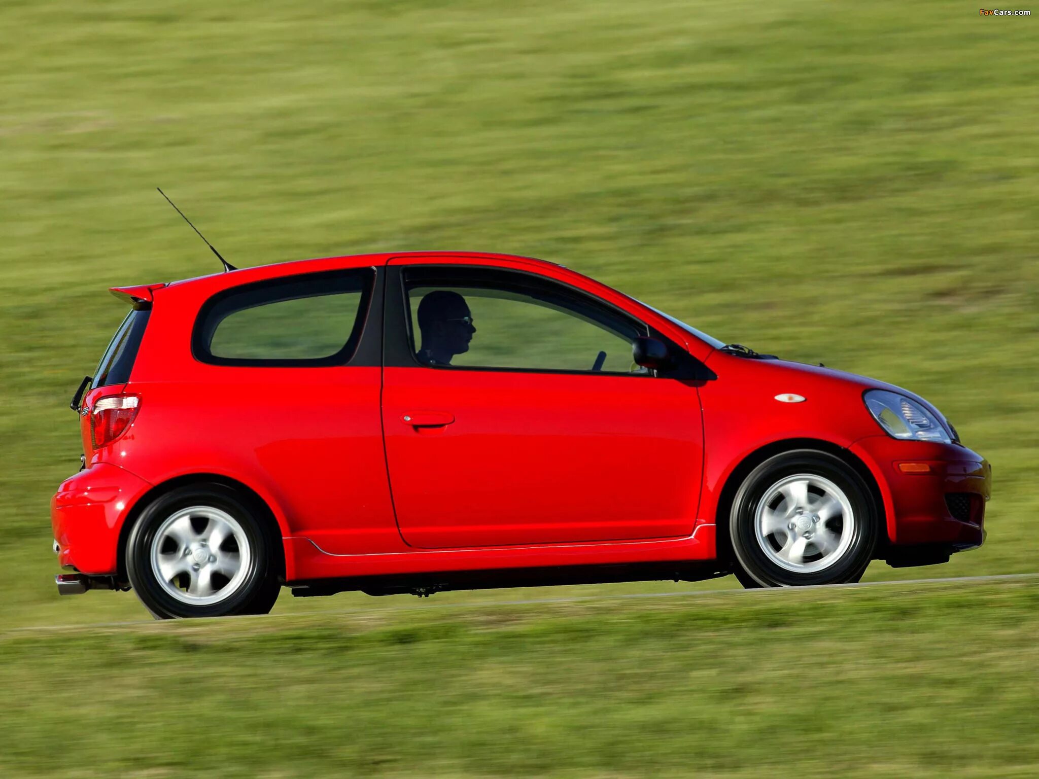 Toyota Echo 2005 хэтчбек. Тойота хэтчбек 3 двери. Toyota Echo 1. Тойота 2003 хэтчбек хэтчбек. 3х дверные хэтчбеки