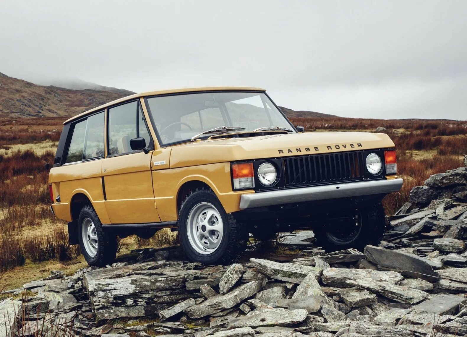 Ленд ровер старый. Ленд Ровер Рендж Ровер 1. Range Rover 1978. Range Rover Classic 3 Door. Ленд Ровер Рендж Ровер 1978.