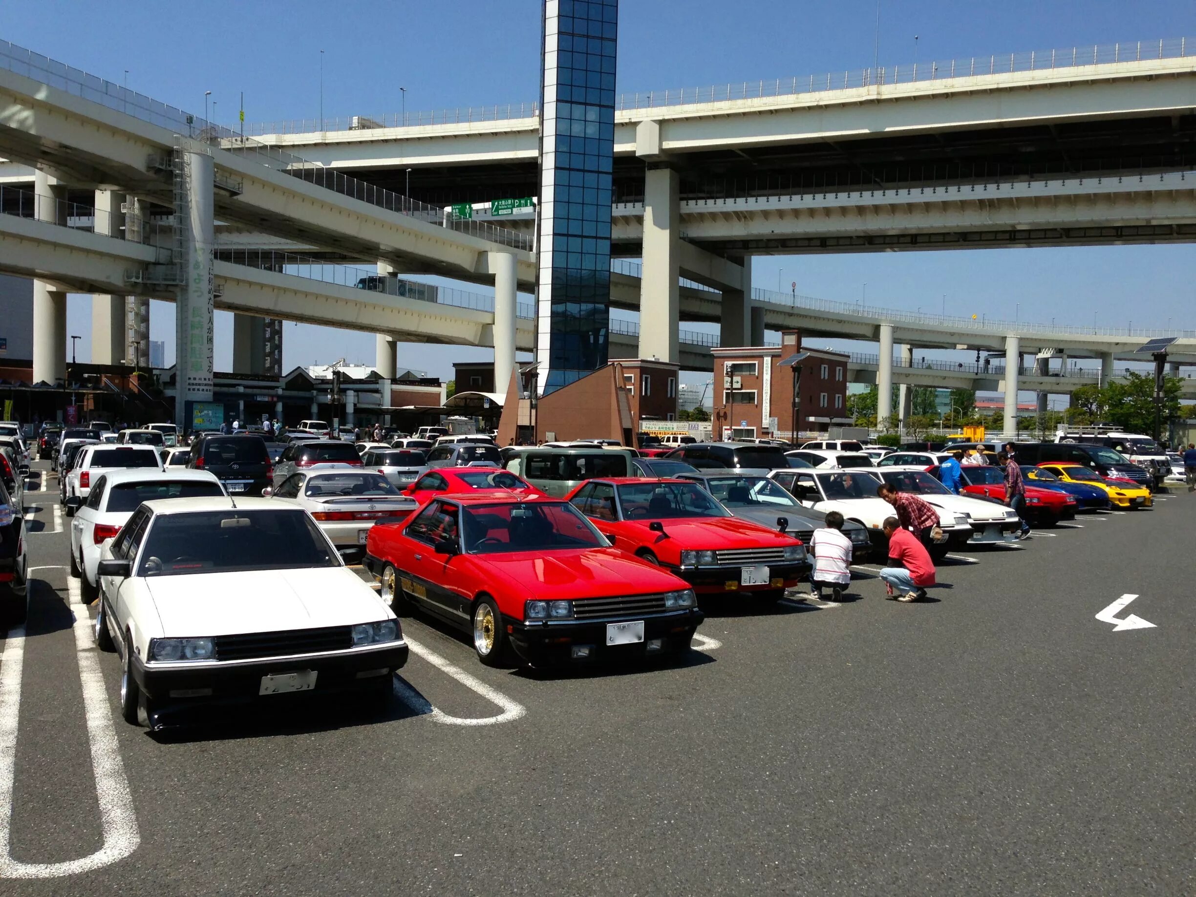 Daikoku futo Токио. Парковка Daikoku, Токио. Daikoku futo parking area. Японские машины.
